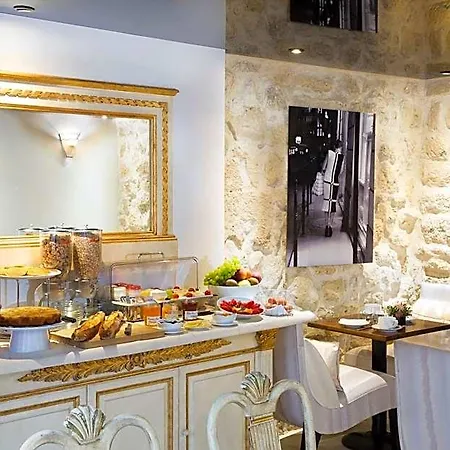 Ξενοδοχείο με διαμερίσματα Lion D'or 4*
