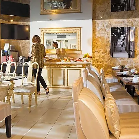 Ξενοδοχείο με διαμερίσματα Lion D'or 4*
